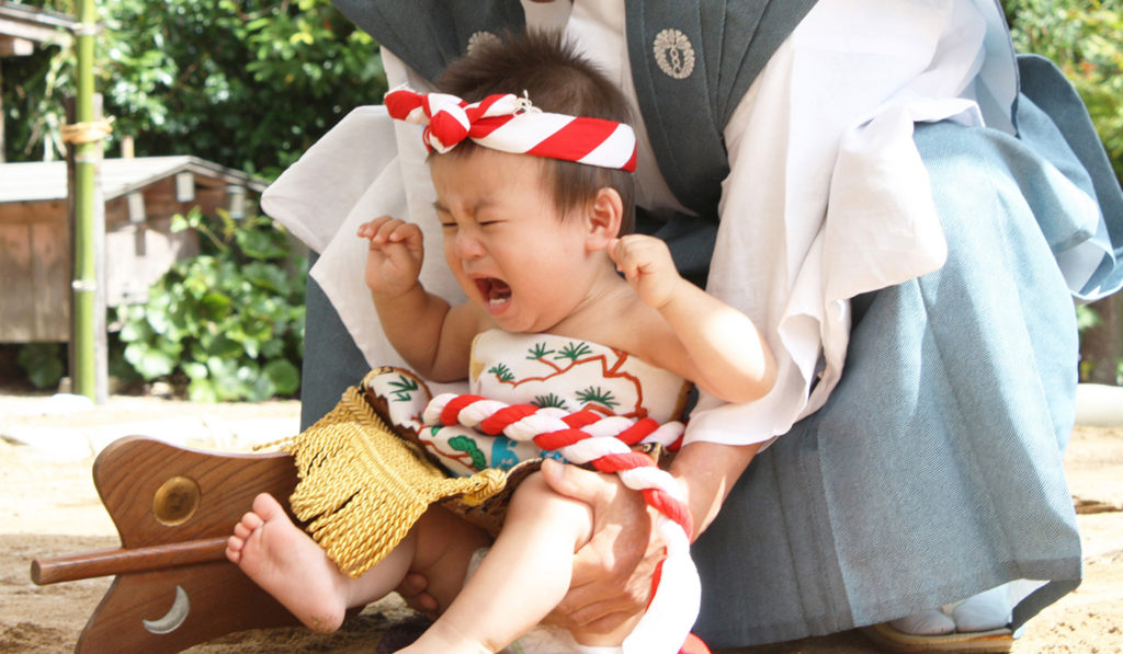 赤ちゃんが見えない神様と相撲を取る山王宮の可愛らしい神事 どなたでも参加できます 山王宮日吉神社